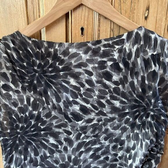 Ann Taylor Size 2 Blouse Layered Watercolor Floral Black Gray Short Sleeve Silk - Picture 10 of 14